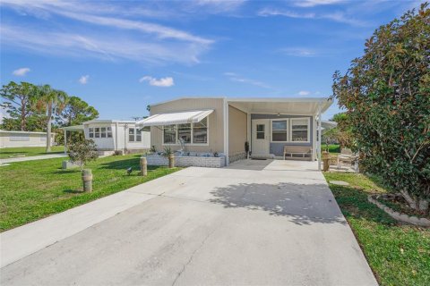 Apartment in North Port, Florida 2 bedrooms, 67.63 sq.m. № 2218514 - photo 4