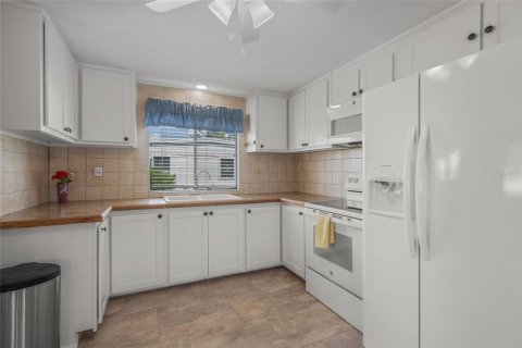 Apartment in North Port, Florida 2 bedrooms, 67.63 sq.m. № 2218514 - photo 8