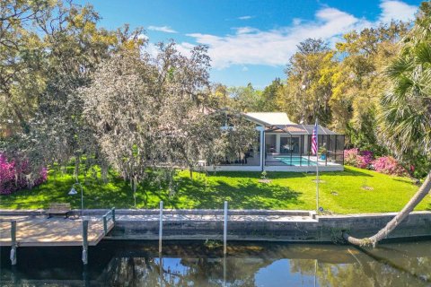 House in Inglis, Florida 3 bedrooms, 214.79 sq.m. № 1720796 - photo 1