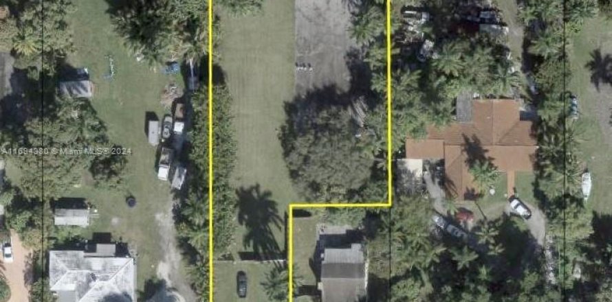 Land in Miami, Florida № 1729081