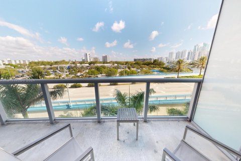 Купить кондоминиум в Халландейл-Бич, Флорида 2 спальни, 95.5м2, № 1984809 - фото 2