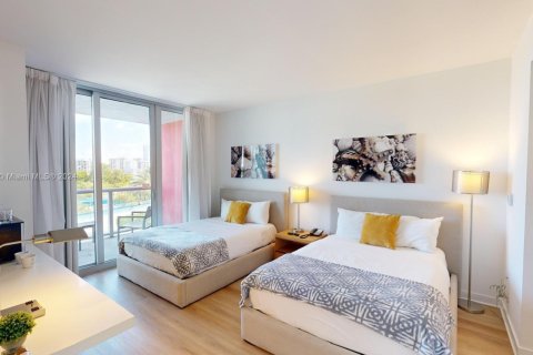 Купить кондоминиум в Халландейл-Бич, Флорида 2 спальни, 95.5м2, № 1984809 - фото 3