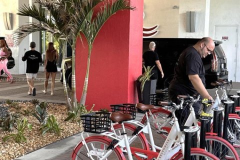 Купить кондоминиум в Халландейл-Бич, Флорида 2 спальни, 95.5м2, № 1984809 - фото 17