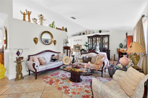 House in Port St. Lucie, Florida 3 bedrooms, 168.43 sq.m. № 1988000 - photo 5