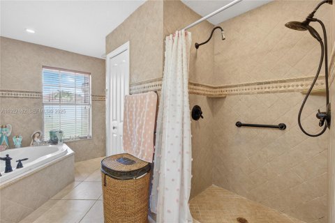 House in Port St. Lucie, Florida 3 bedrooms, 168.43 sq.m. № 1988000 - photo 26