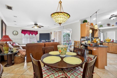 House in Port St. Lucie, Florida 3 bedrooms, 168.43 sq.m. № 1988000 - photo 17