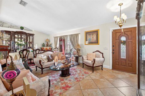 House in Port St. Lucie, Florida 3 bedrooms, 168.43 sq.m. № 1988000 - photo 3