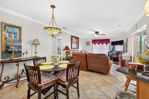 House in Port St. Lucie, Florida 3 bedrooms, 168.43 sq.m. № 1988000 - photo 12