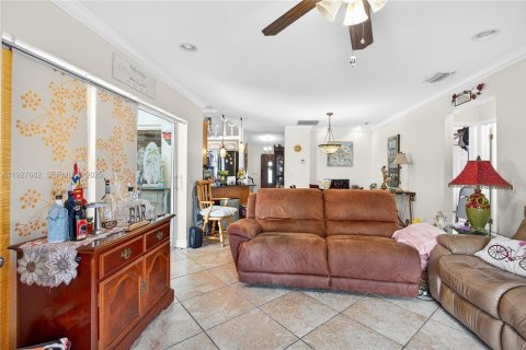 House in Port St. Lucie, Florida 3 bedrooms, 168.43 sq.m. № 1988000 - photo 20