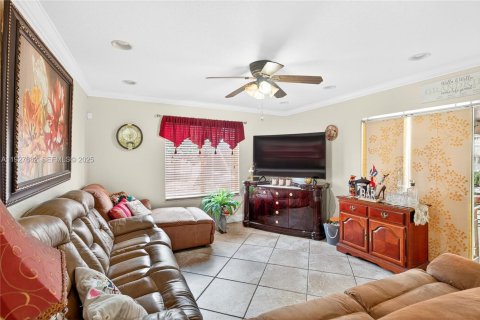 House in Port St. Lucie, Florida 3 bedrooms, 168.43 sq.m. № 1988000 - photo 19