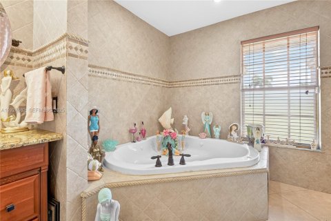 House in Port St. Lucie, Florida 3 bedrooms, 168.43 sq.m. № 1988000 - photo 25