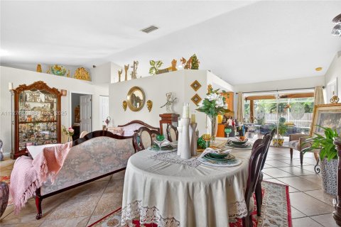 House in Port St. Lucie, Florida 3 bedrooms, 168.43 sq.m. № 1988000 - photo 7