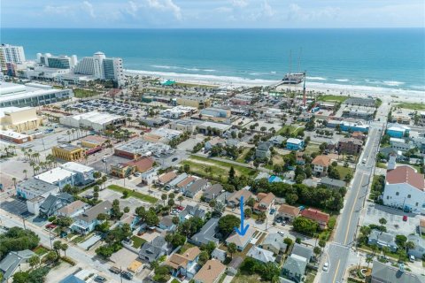 House in Daytona Beach, Florida 2 bedrooms, 100.33 sq.m. № 1589985 - photo 1