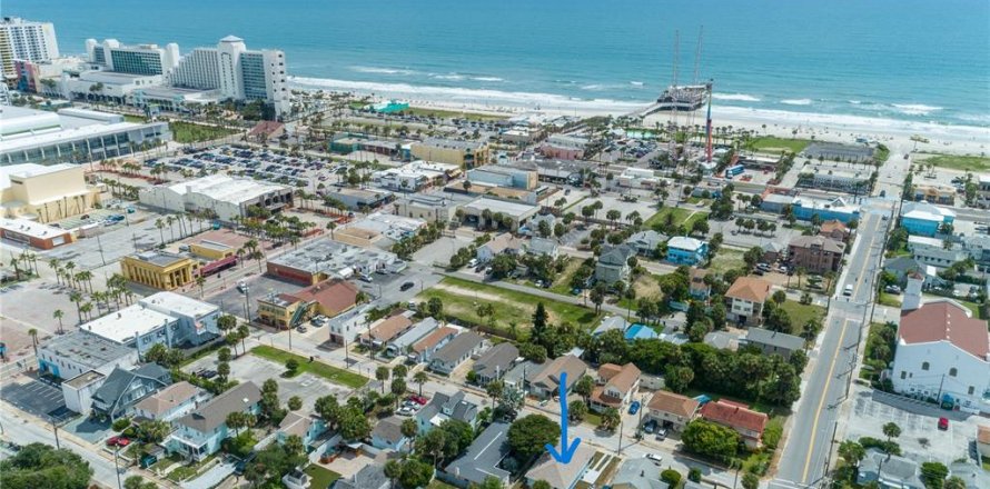 House in Daytona Beach, Florida 2 bedrooms, 100.33 sq.m. № 1589985