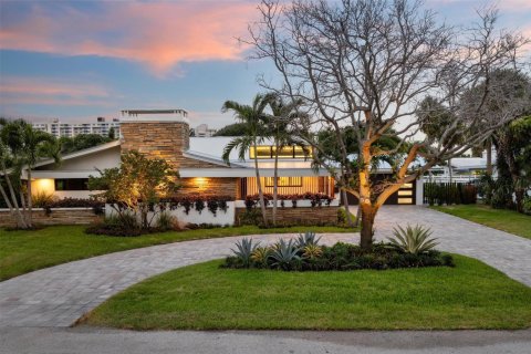 Villa ou maison à vendre à Sea Ranch Lakes, Floride: 4 chambres, 388.33 m2 № 1136582 - photo 1