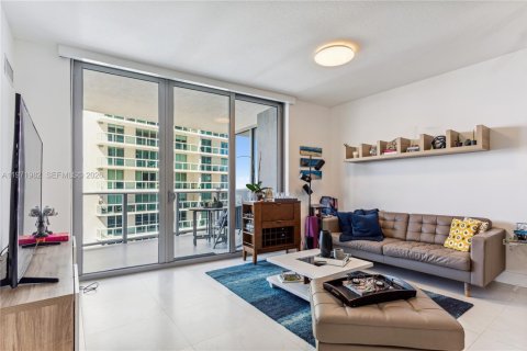 Condo in Miami, Florida, 1 bedroom  № 2033498 - photo 3