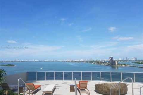 Condo in Miami, Florida, 1 bedroom  № 2033498 - photo 10
