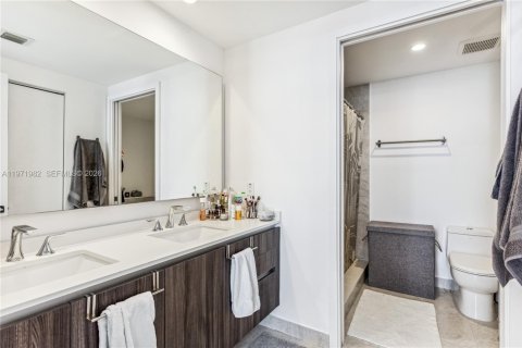 Condo in Miami, Florida, 1 bedroom  № 2033498 - photo 7