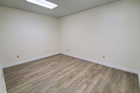 Propiedad comercial en alquiler en Tampa, Florida, 124.86 m2 № 1880543 - foto 7