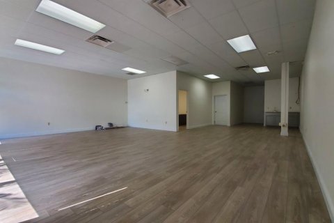 Propiedad comercial en alquiler en Tampa, Florida, 124.86 m2 № 1880543 - foto 5