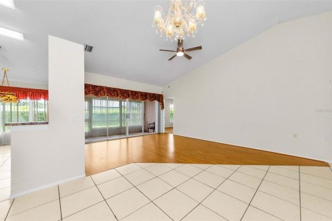 House in New Port Richey, Florida 2 bedrooms, 119.1 sq.m. № 1828390 - photo 16