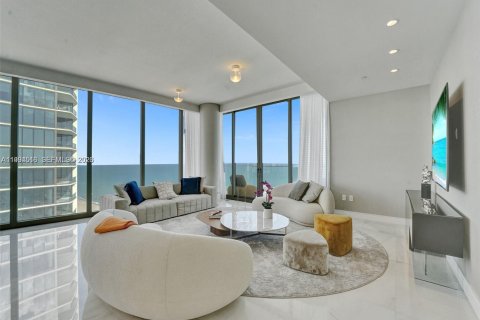Снять в аренду кондоминиум в Санни-Айлс-Бич, Флорида 4 спальни, 356.74м2, № 2066266 - фото 2