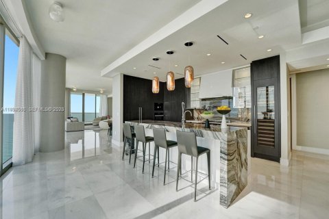 Снять в аренду кондоминиум в Санни-Айлс-Бич, Флорида 4 спальни, 356.74м2, № 2066266 - фото 5