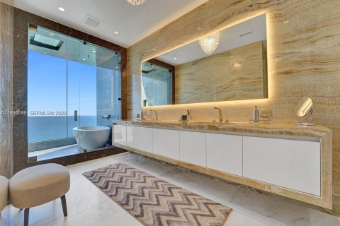 Снять в аренду кондоминиум в Санни-Айлс-Бич, Флорида 4 спальни, 356.74м2, № 2066266 - фото 9