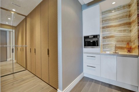 Снять в аренду кондоминиум в Санни-Айлс-Бич, Флорида 4 спальни, 356.74м2, № 2066266 - фото 10