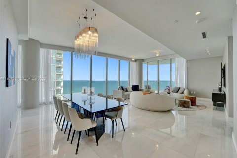 Кондоминиум с 4 спальнями в Санни-Айлс-Бич, Флорида № 2066266