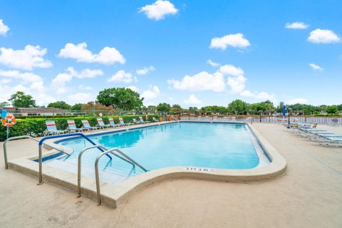 Condo in Lake Worth, Florida, 2 bedrooms  № 1186951 - photo 1