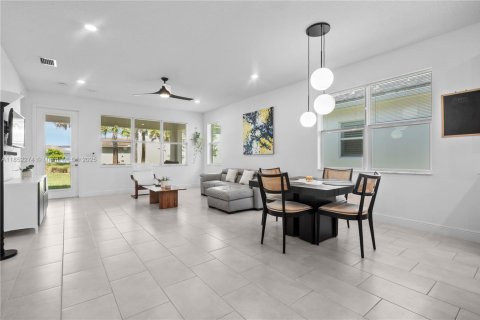 Casa en venta en Deerfield Beach, Florida, 2 dormitorios, 147.71 m2 № 1963371 - foto 5