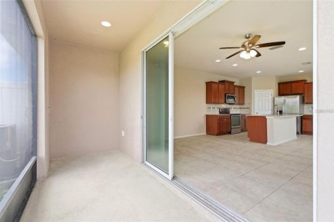 Townhouse in Tampa, Florida 3 bedrooms, 174.66 sq.m. № 2210959 - photo 13