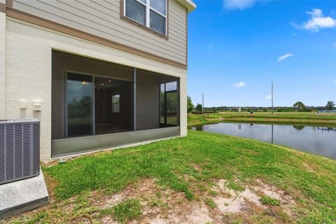 Townhouse in Tampa, Florida 3 bedrooms, 174.66 sq.m. № 2210959 - photo 14