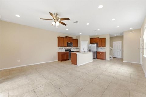 Townhouse in Tampa, Florida 3 bedrooms, 174.66 sq.m. № 2210959 - photo 3