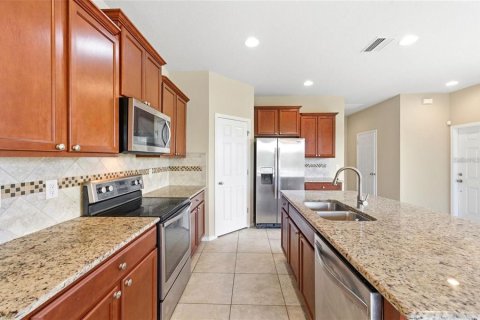 Townhouse in Tampa, Florida 3 bedrooms, 174.66 sq.m. № 2210959 - photo 5