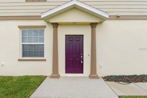 Townhouse in Tampa, Florida 3 bedrooms, 174.66 sq.m. № 2210959 - photo 17
