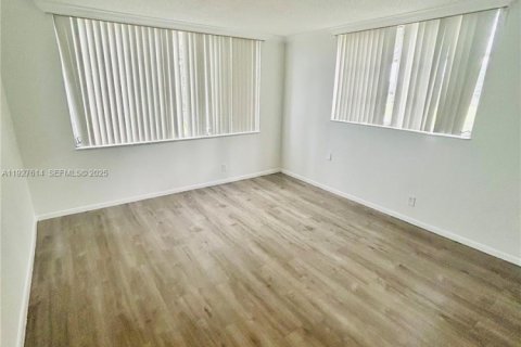 Condo in Davie, Florida, 2 bedrooms № 1988234 - photo 26