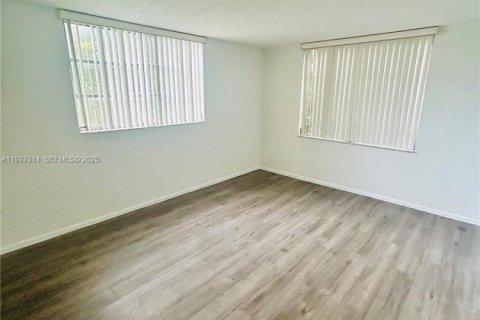 Condo in Davie, Florida, 2 bedrooms № 1988234 - photo 16