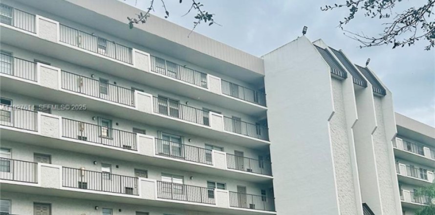 Condo in Davie, Florida, 2 bedrooms № 1988234