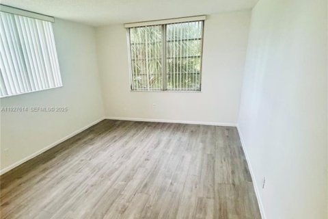 Condo in Davie, Florida, 2 bedrooms № 1988234 - photo 13