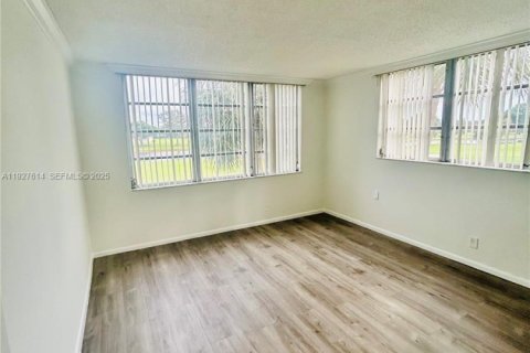 Condo in Davie, Florida, 2 bedrooms № 1988234 - photo 23