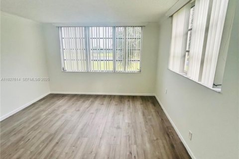 Condo in Davie, Florida, 2 bedrooms № 1988234 - photo 25