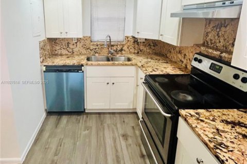 Condo in Davie, Florida, 2 bedrooms № 1988234 - photo 5