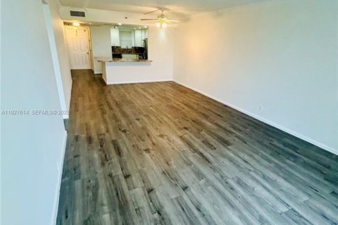 Condo in Davie, Florida, 2 bedrooms № 1988234 - photo 10