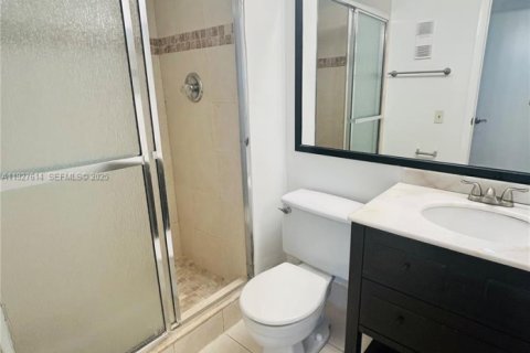 Condo in Davie, Florida, 2 bedrooms № 1988234 - photo 21