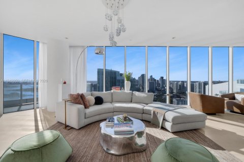 Condominio en venta en Miami, Florida, 4 dormitorios, 412.21 m2 № 2009906 - foto 3