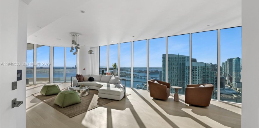 Condominio en Miami, Florida, 4 dormitorios  № 2009906