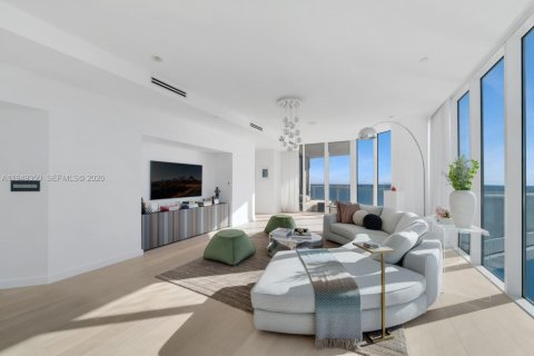Condominio en venta en Miami, Florida, 4 dormitorios, 412.21 m2 № 2009906 - foto 2