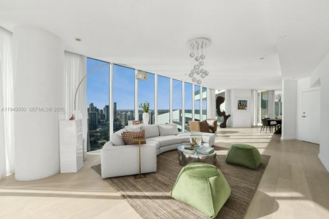 Condominio en venta en Miami, Florida, 4 dormitorios, 412.21 m2 № 2009906 - foto 4